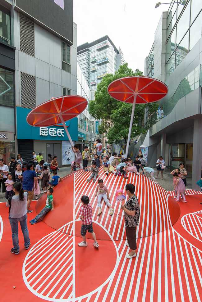 White and red paving