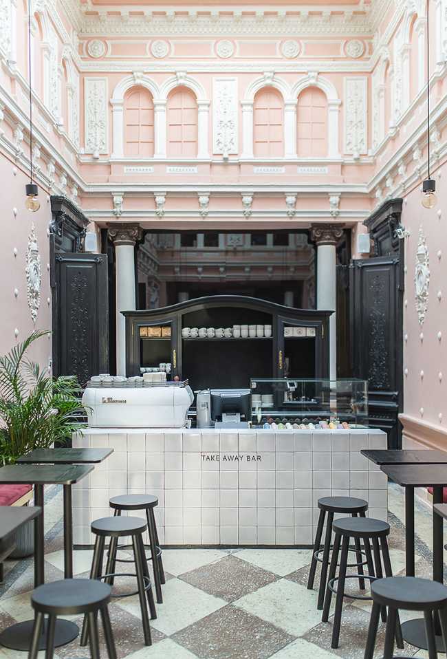 Renaissance building contrast of colors