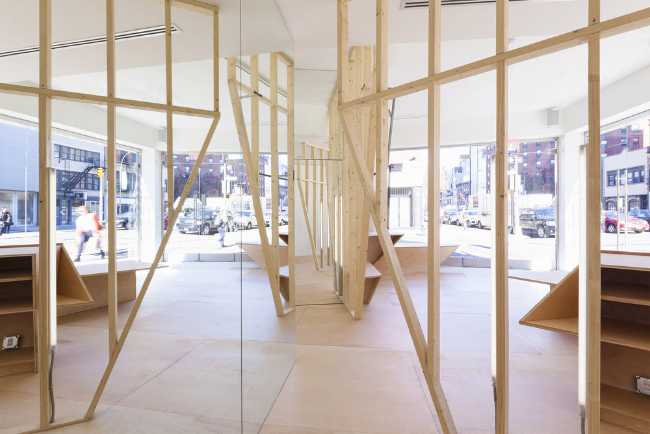 Tienda de zapatos interior de abedul