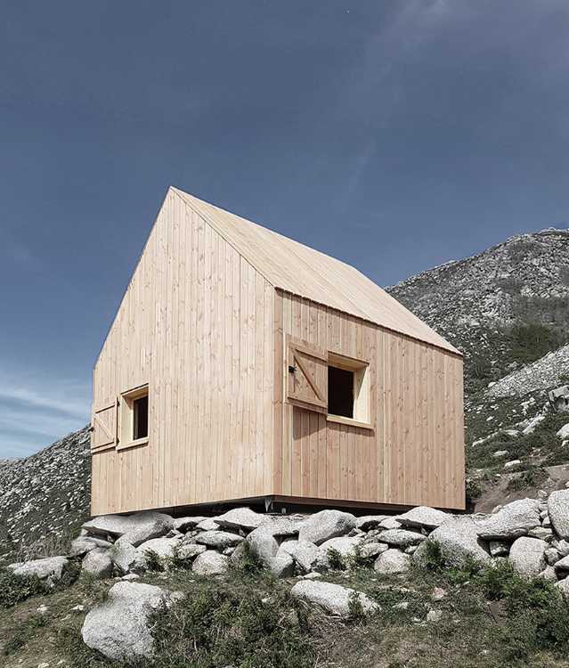 Rifugio compatto in legno