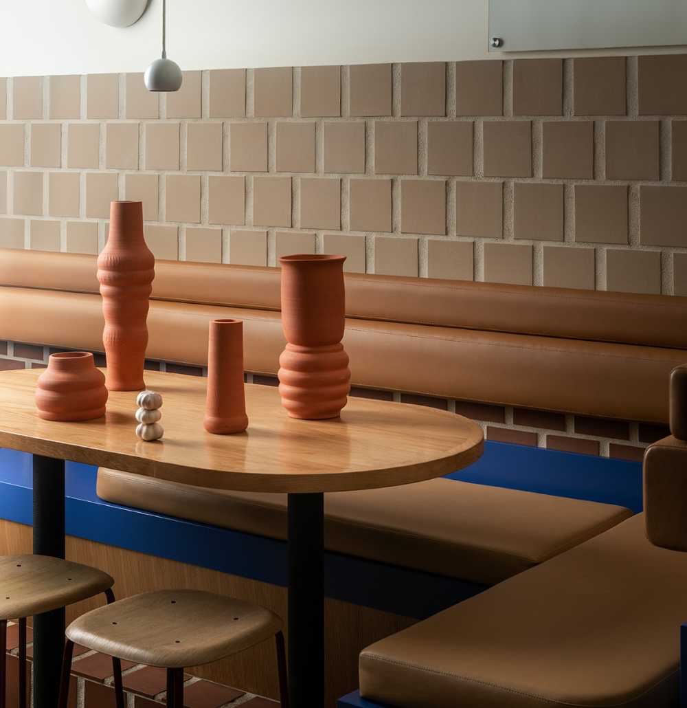 barra de tapas acabado azul y ladrillo