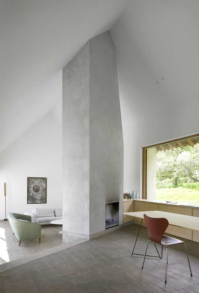 Soggiorno con camino centrale