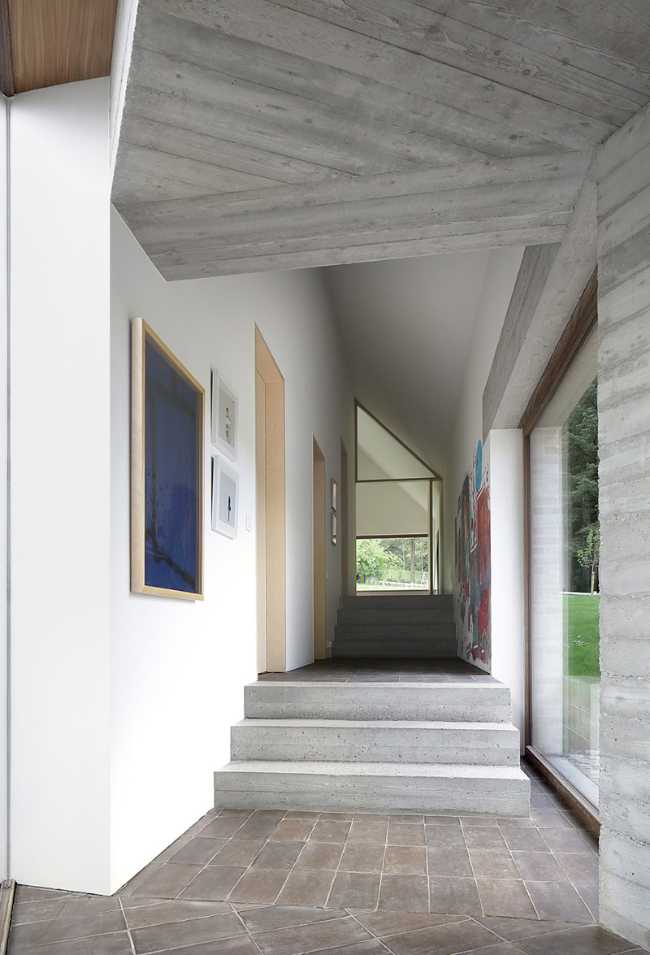 Spazi di collegamento marcati in cemento