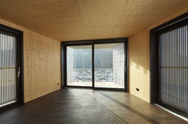 Interni in legno grandi aperture