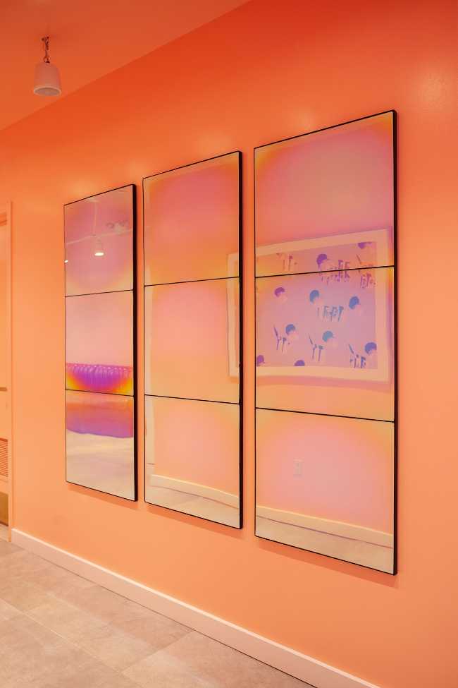 Sasha Bikof - Pasillo del gimnasio 305