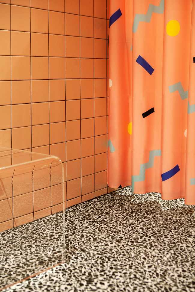 Sasha Bikof - Piso de fitness 305