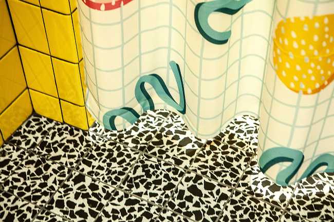 Sasha Bikof - Piso de fitness 305