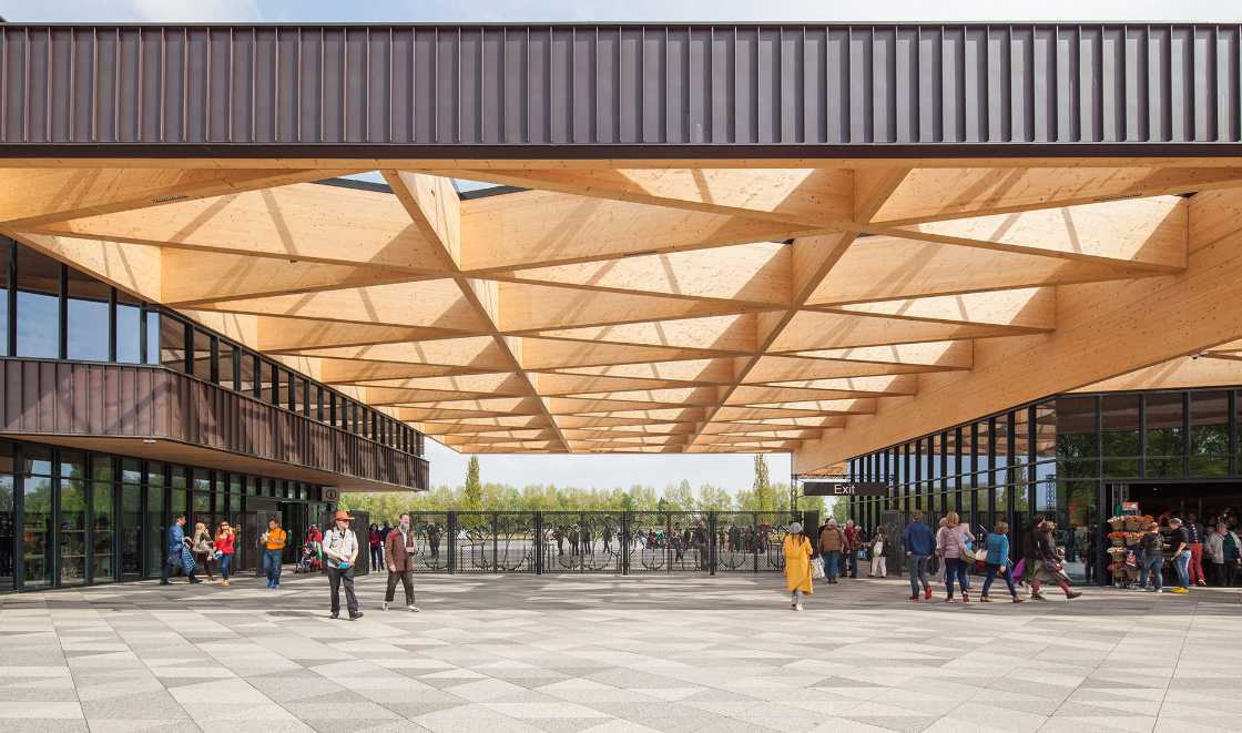 Wooden roof with triangular mesh. Continuous effect of light and shadow