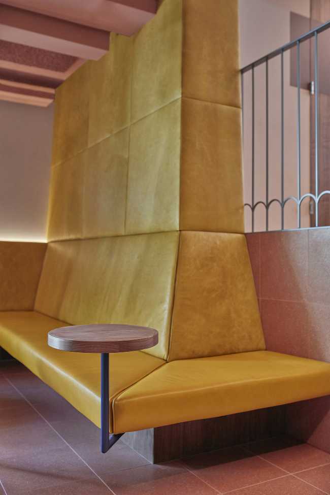 CityHub Hotel panca gialla