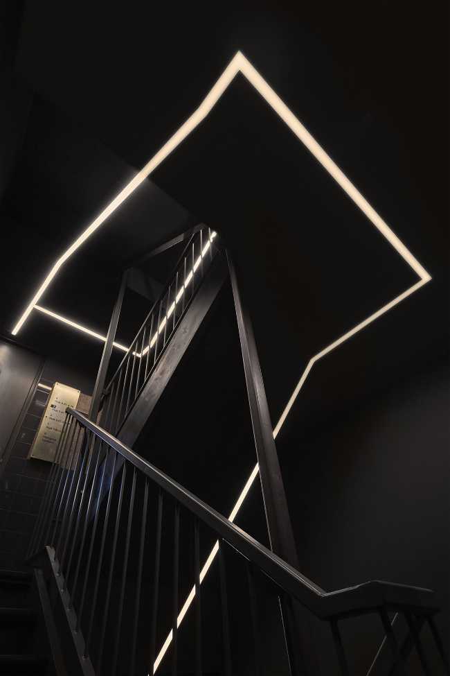 CityHub Hotel luce neon design