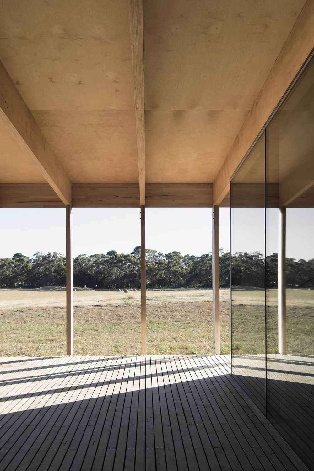 Horizontal dwelling