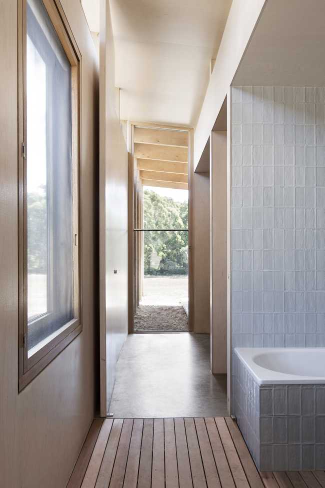 Corridor with opening in axis