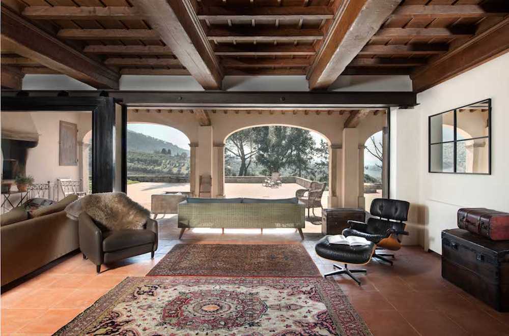 Villa storica con archi