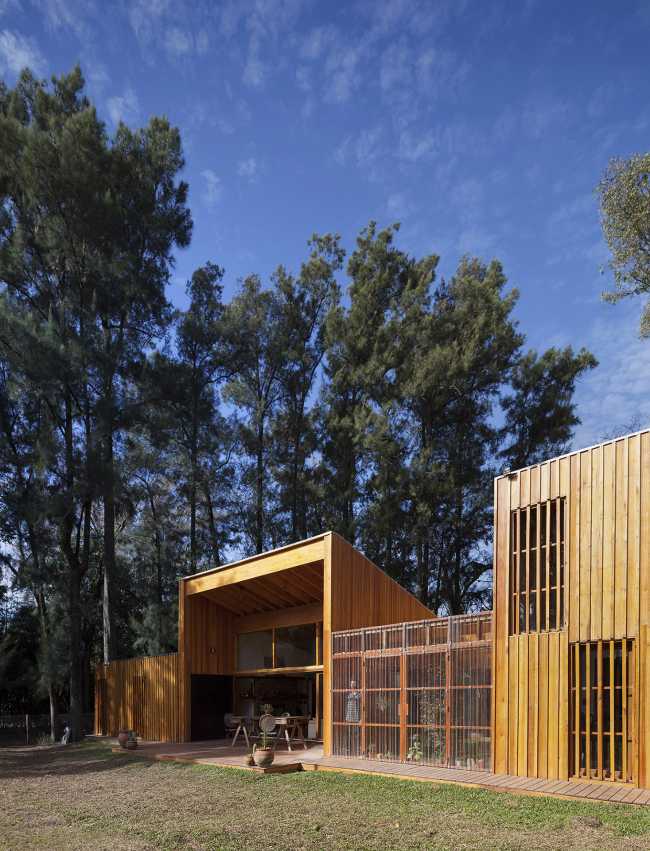 Vivienda de madera en los árboles