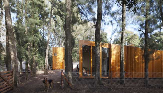 Vivienda de madera en los árboles