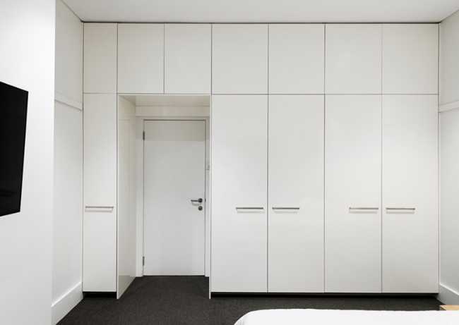 Armadi bianchi a parete