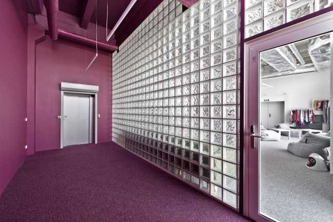 uffici open space colore fucsia