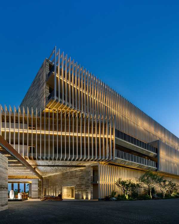 organic california hotel entrance