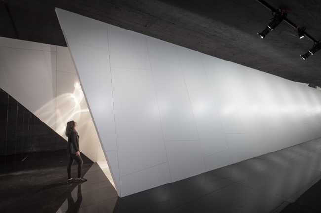 instalación stand pabellón diseño superficies interiores forma geométrica