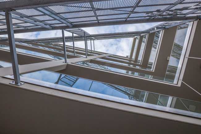 Residential complex with vertical connections