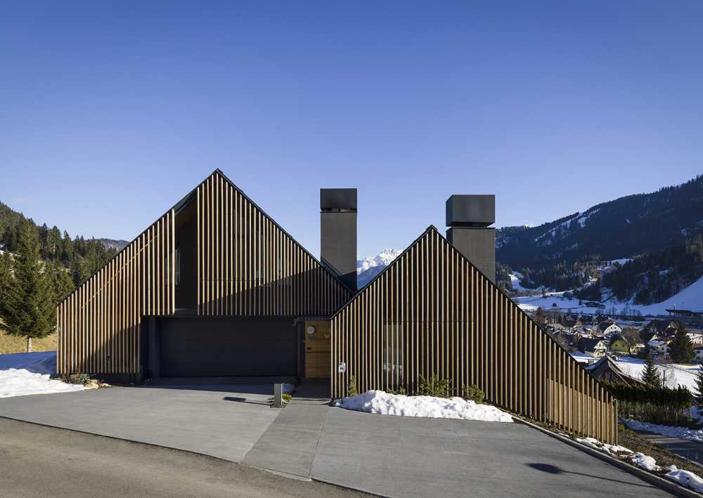 House among the Alps: a blend of contemporary architecture and local traditions