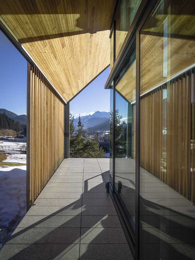 House among the Alps: a blend of contemporary architecture and local traditions