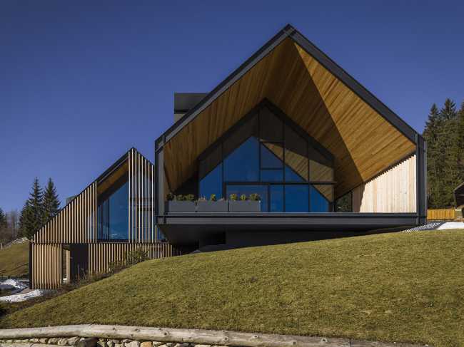 House among the Alps: a blend of contemporary architecture and local traditions
