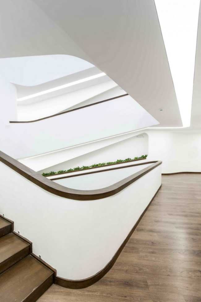 Rampa e corpo scala in corrispondenza dell'atrio