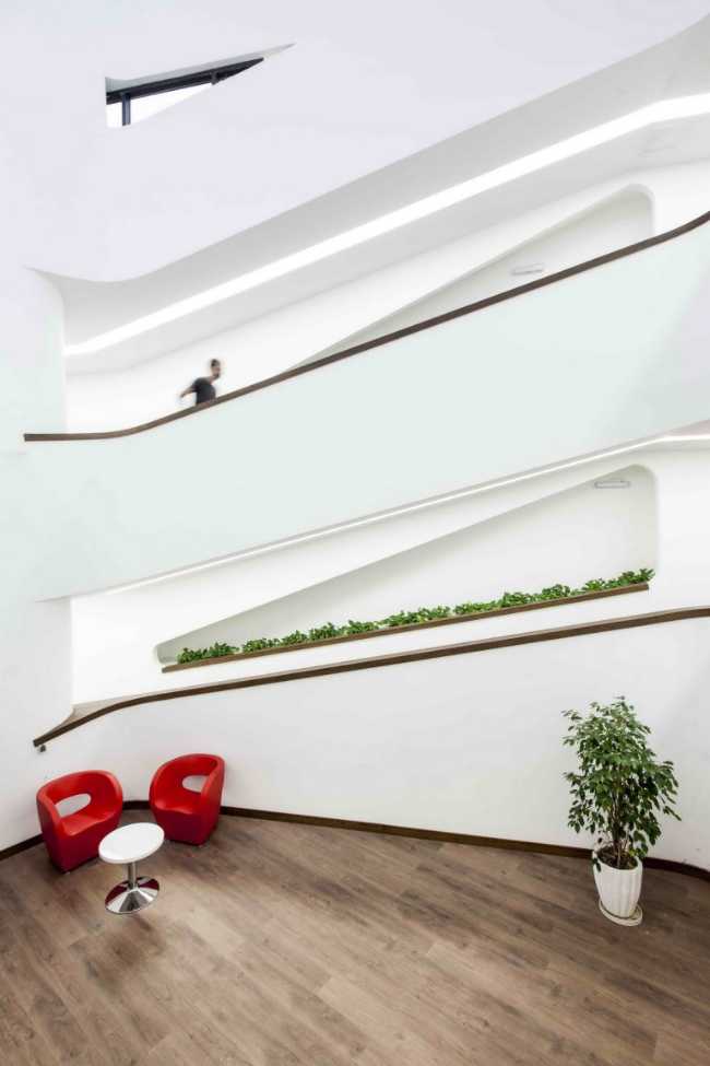 Rampa e corpo scala in corrispondenza dell'atrio