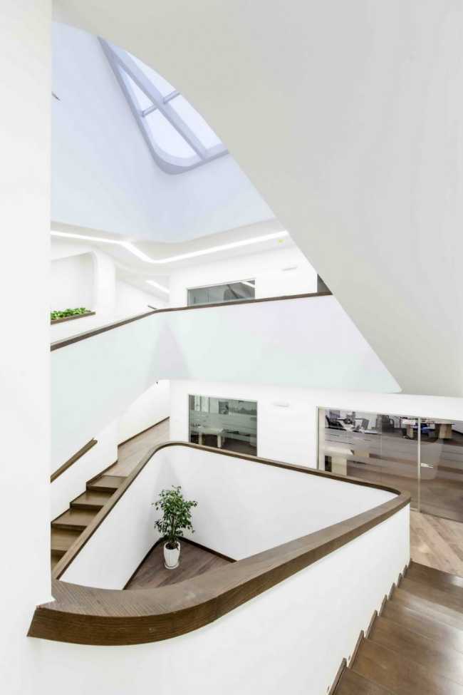 Rampa e corpo scala in corrispondenza dell'atrio