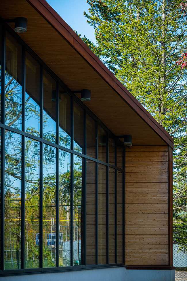 Montreal Park pavilion with wood and steel structure