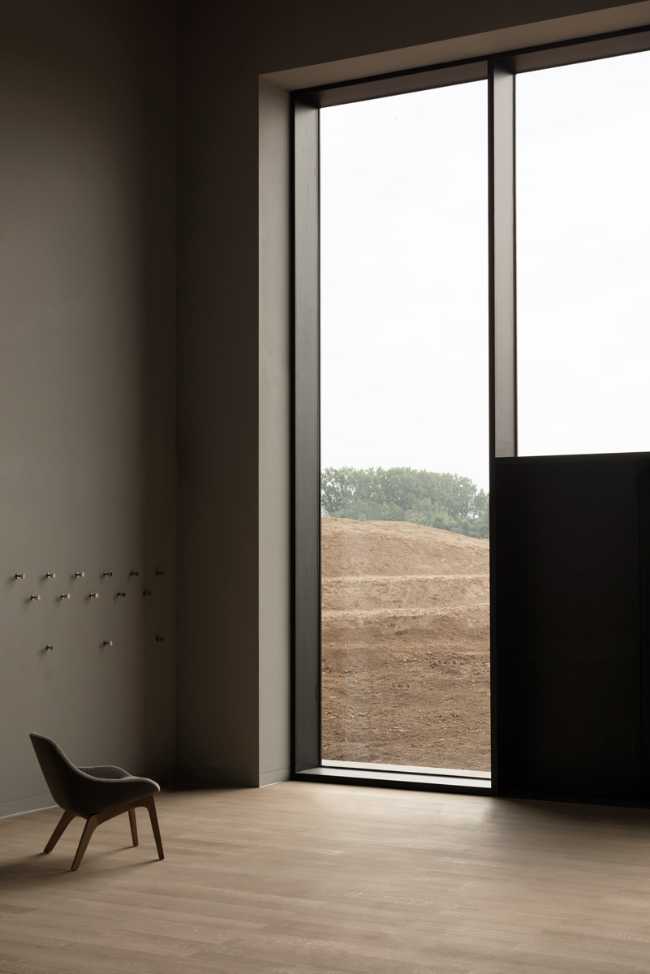 Crématorium Belgique ciment et marbre vitraux