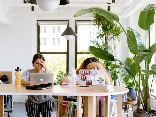 uffici open space new york tavoli in legno