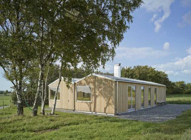 Cabina in legno nella natura