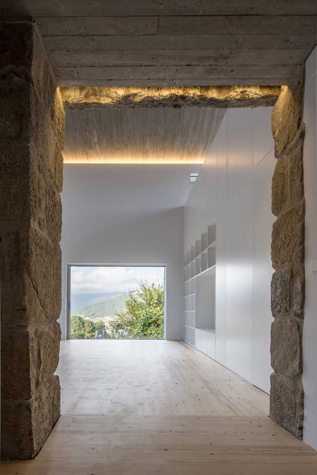 Interior de piedra y cemento