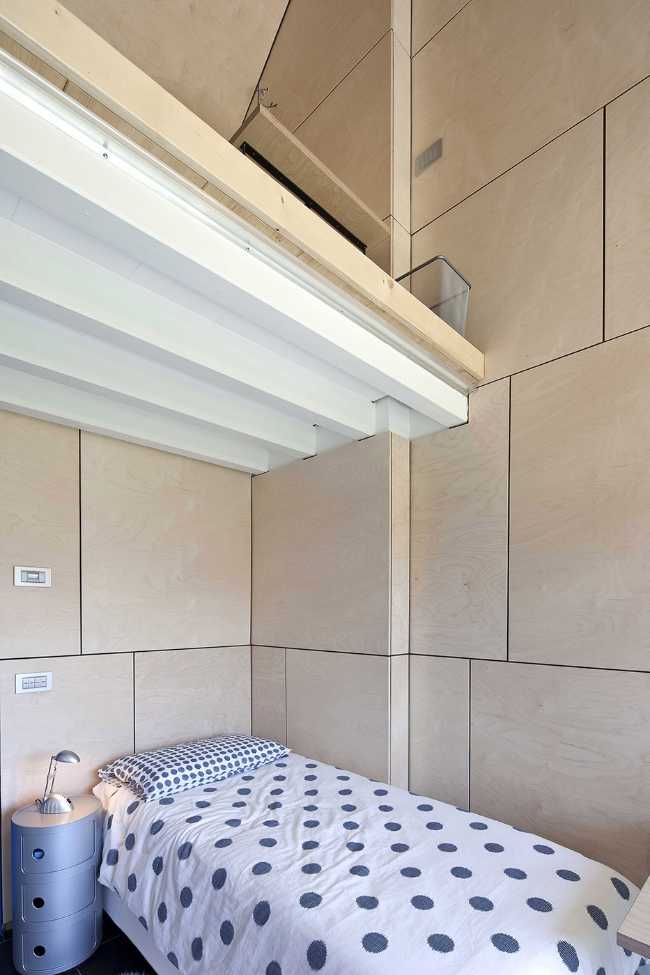 Interno con pannelli in legno