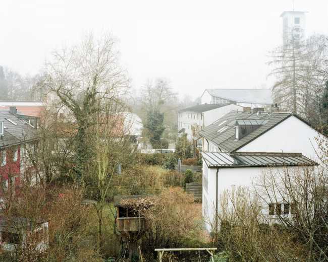 Casa sull'albero in un giardino di una casa