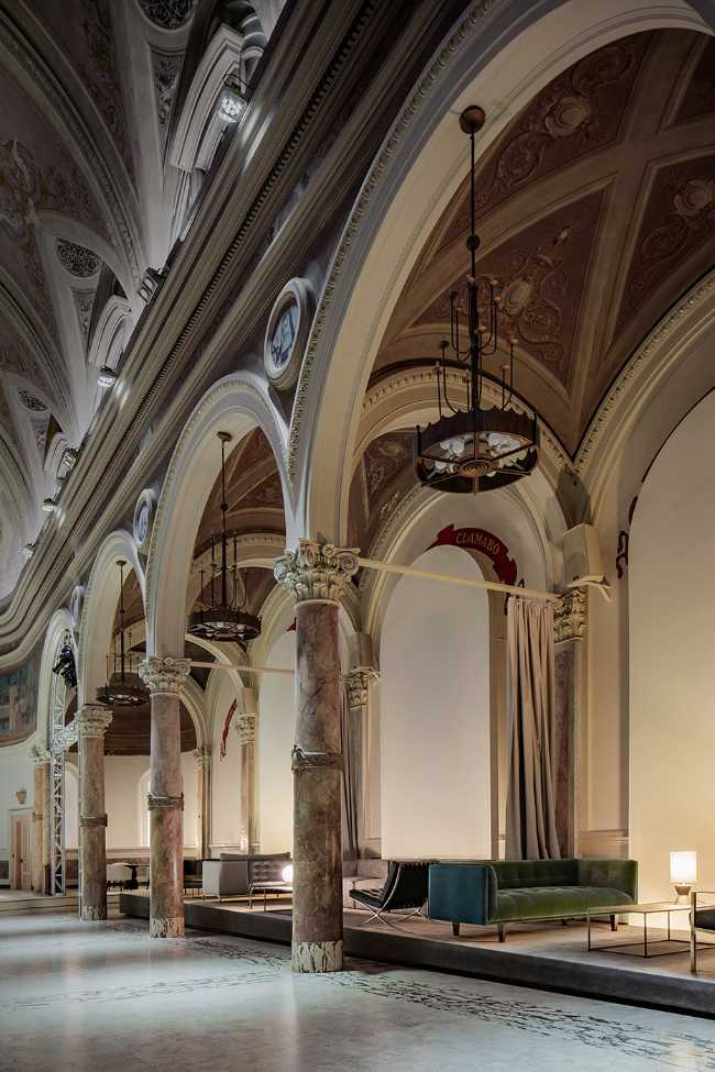 Interior de una iglesia transformada en sala de eventos