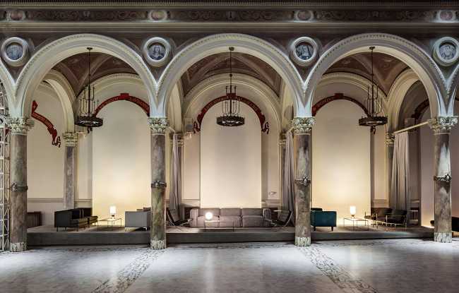 Interior de una iglesia transformada en sala de eventos