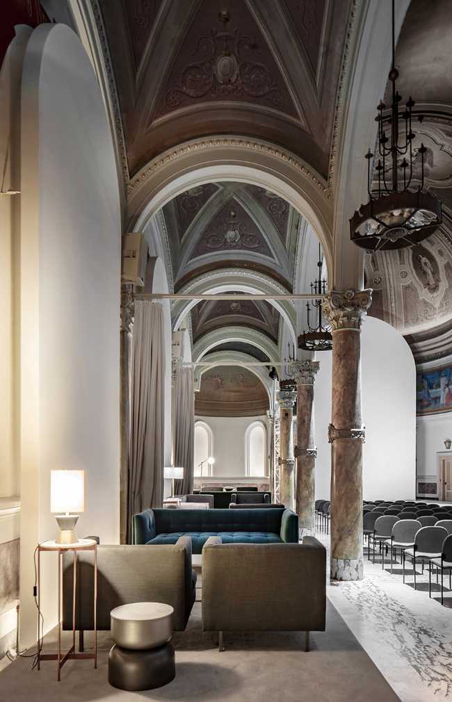 Interior de una iglesia transformada en sala de eventos