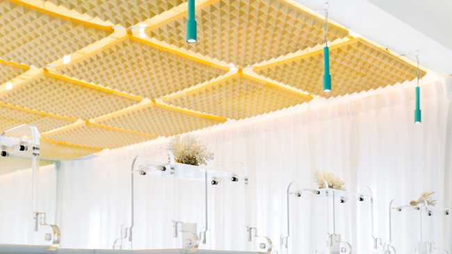 Spa inside a Shophouse in Bangkok. Colours, light and fabrics for the double volume