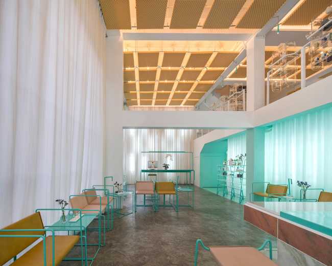 Spa inside a Shophouse in Bangkok. Colours, light and fabrics for the double volume