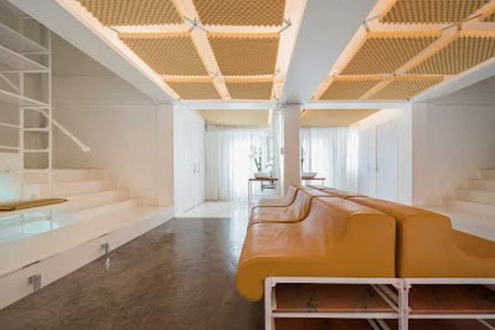 Spa inside a Shophouse in Bangkok. Colours, light and fabrics for the double volume