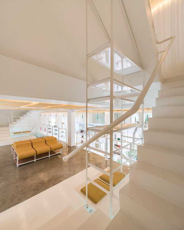 Spa inside a Shophouse in Bangkok. Colours, light and fabrics for the double volume