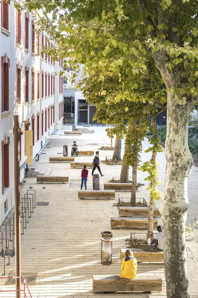 anciennes casernes bancs de jardin université Paris