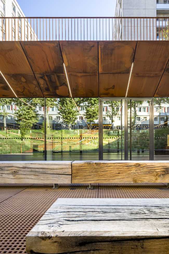 ancien toit en métal des casernes de Paris