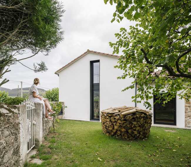 Como la struttura architettonica rurale si rinnova in House in Güemes