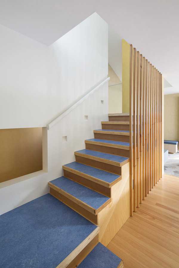 Corpo scala interno grigio e legno