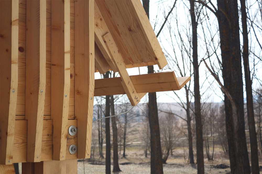 Cabaña de madera entre los árboles