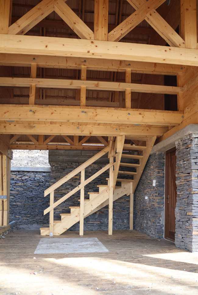 Structure of wooden building